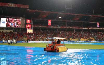 Rain forced to stp the match at chinnaswamy